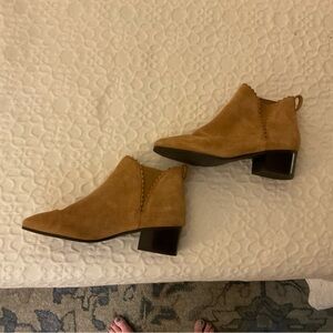 Suede scalloped brown booties